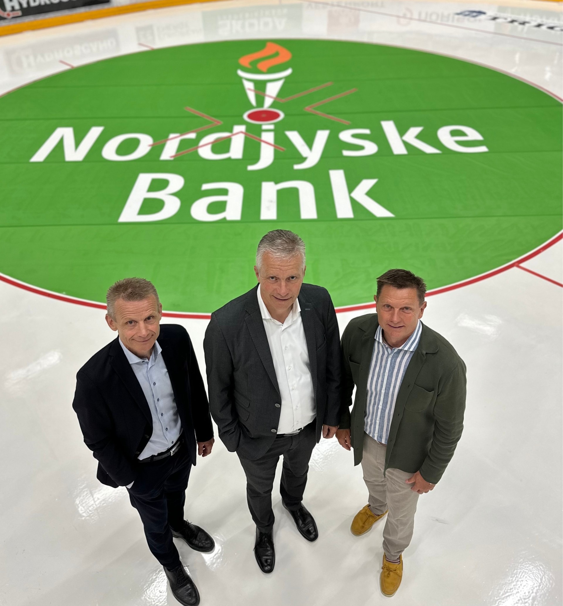  Bankdirektør Claus Andersen (Tv.) Afdelingsdirektør Torben Schioldan (Midt) Direktør Renè Jørgensen (Th.)