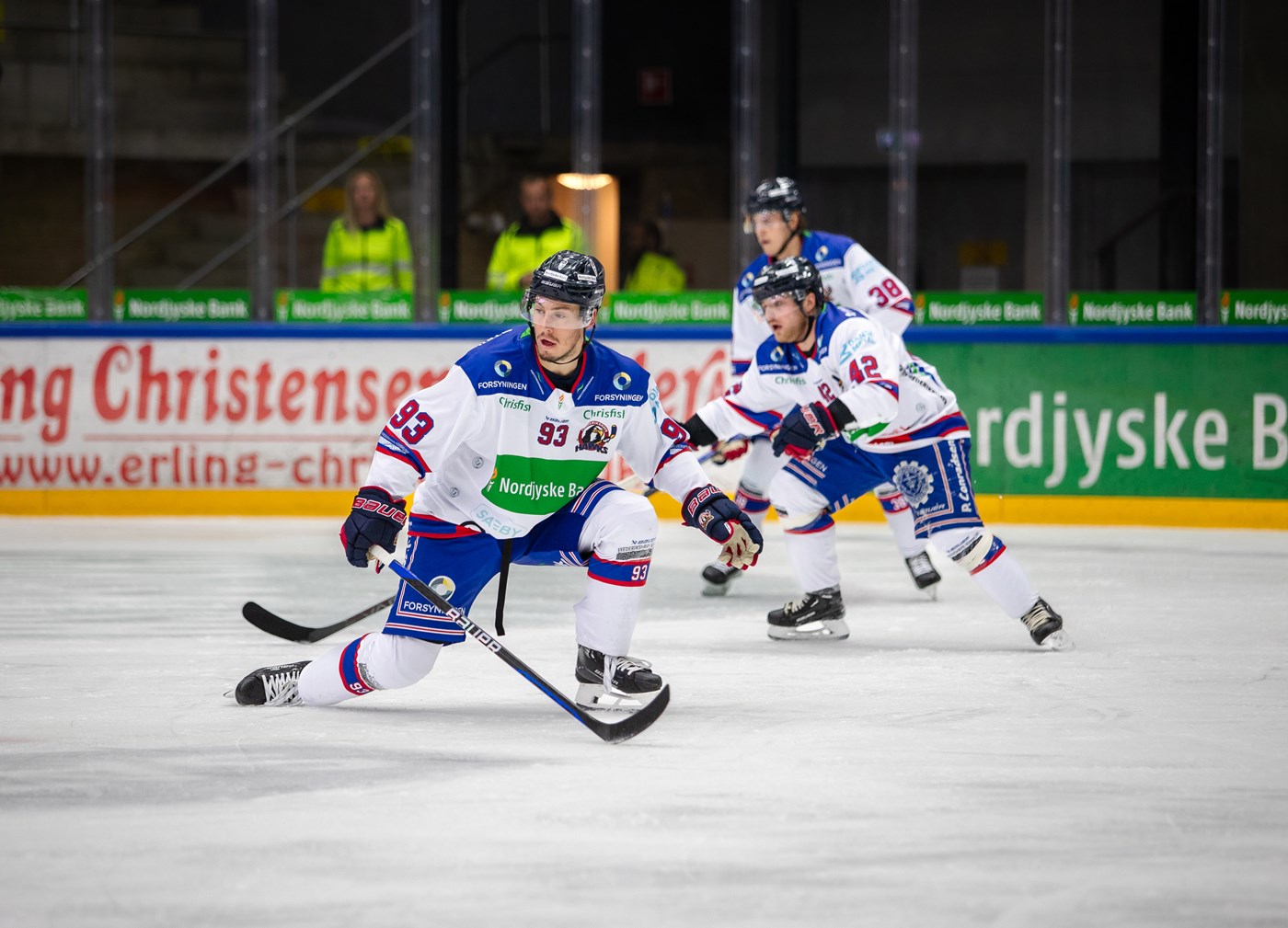 Robin Johansson fik en hård medfart i fredagens opgør mod Rungsted og måtte udgår. Det så slemt ud med svenskeren, der blødte kraftigt. Men forlydenderne går på, at han har været på is igen.
